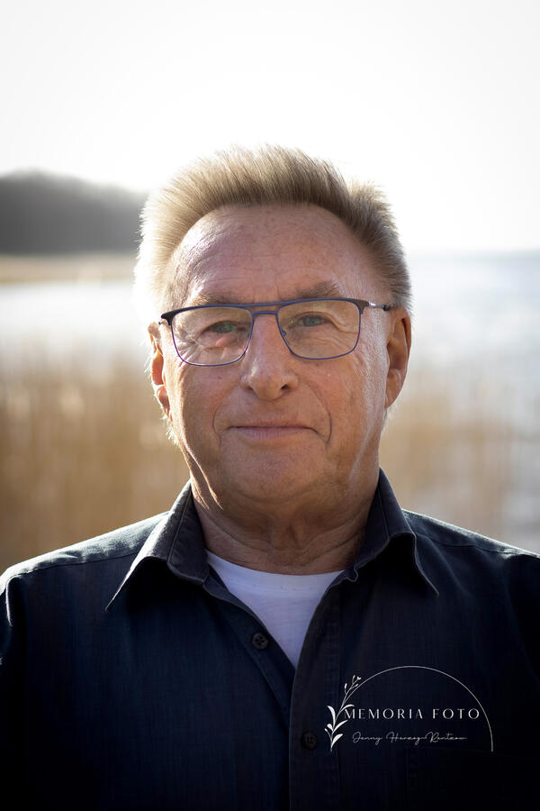 Bild vergr&ouml;&szlig;ern: Portraitfoto von Dieter Juhls