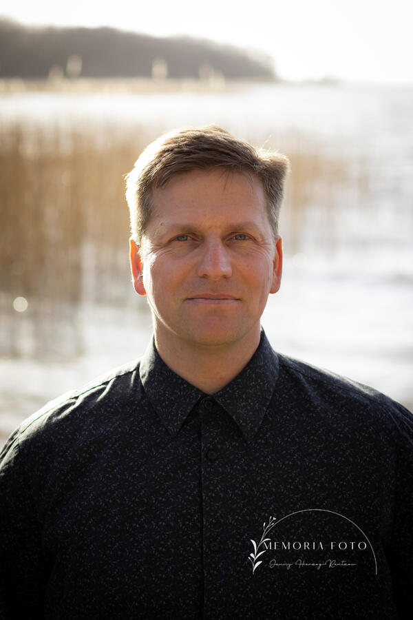 Bild vergr&ouml;&szlig;ern: Portraitfoto von Torsten Neubauer