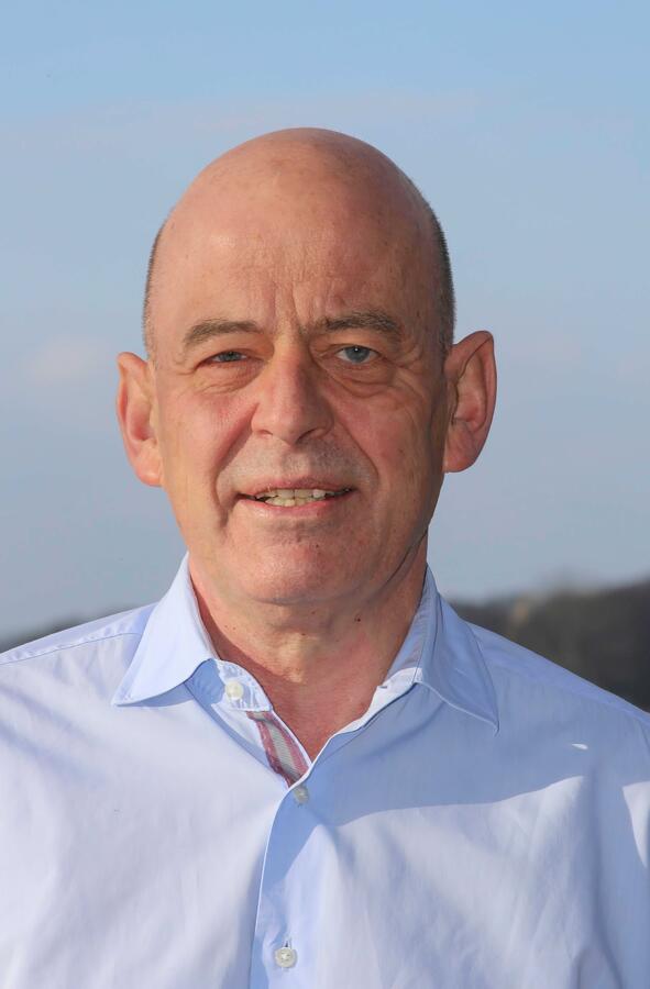 Bild vergr&ouml;&szlig;ern: Portraitfoto von Jörg Höfer